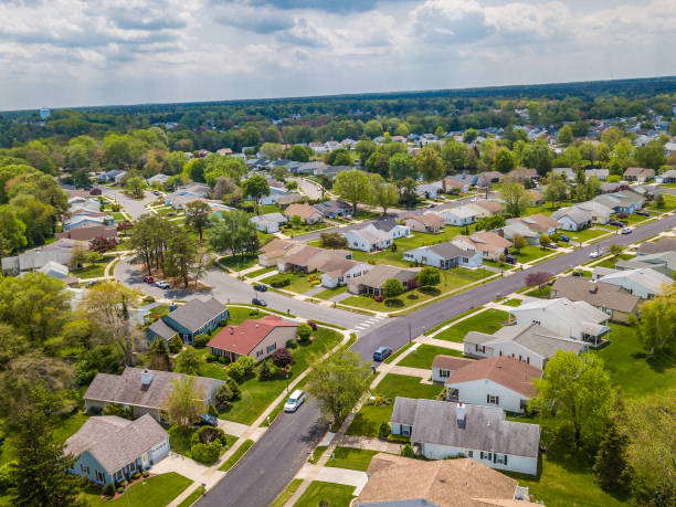 istock Quiet street in small american town 964005880