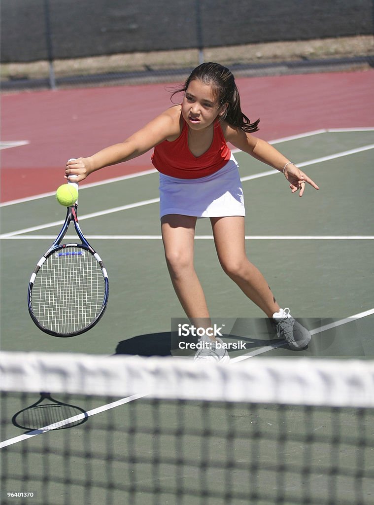 Dziewczynka gry Tenis - Zbiór zdjęć royalty-free (Dziewczyny)