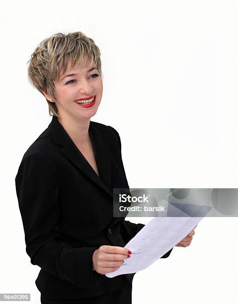 Geschäftsfrau Mit Zeitung Stockfoto und mehr Bilder von Arbeit und Beschäftigung - Arbeit und Beschäftigung, Attraktive Frau, Aushilfsverkäufer