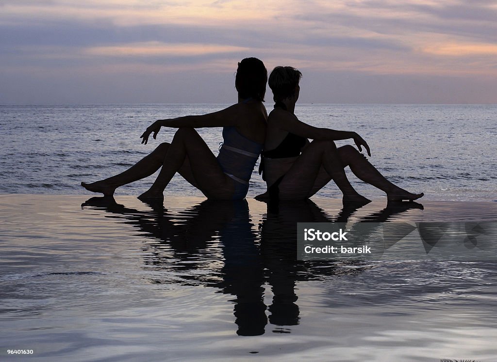 Duas Meninas na praia - Royalty-free Abstrato Foto de stock