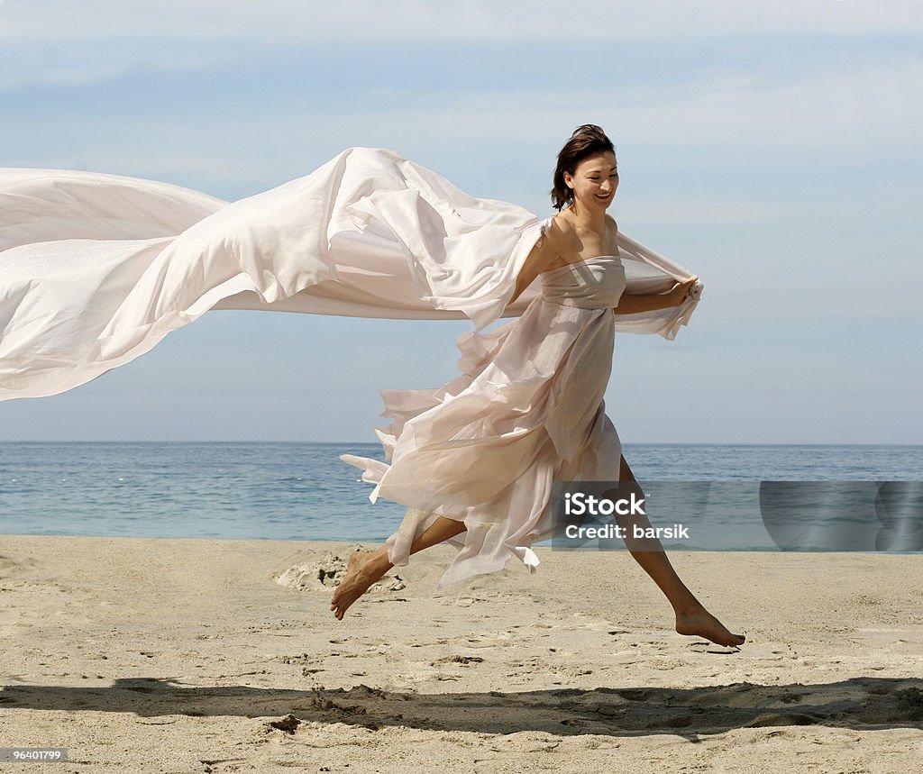 Mulher feliz na praia - Foto de stock de Adulto royalty-free