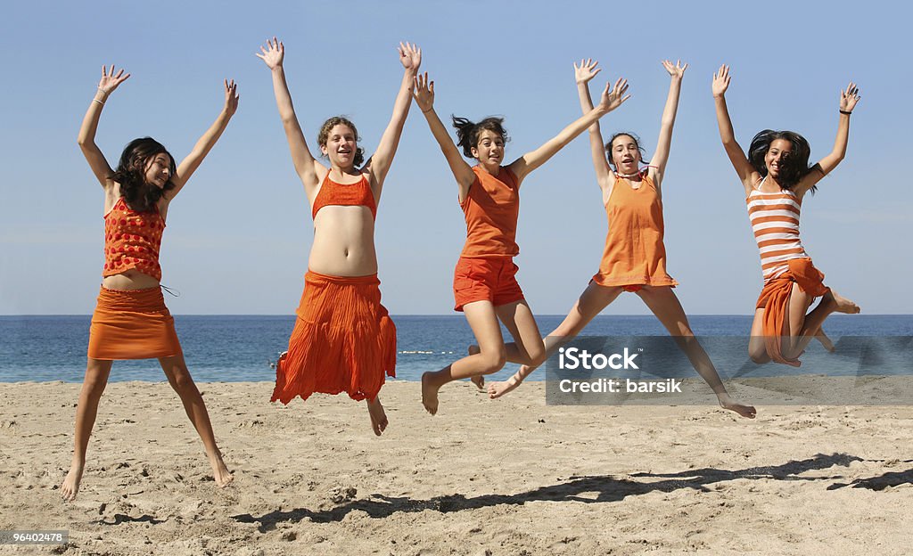 Fünf Mädchen springen - Lizenzfrei Aktiver Lebensstil Stock-Foto