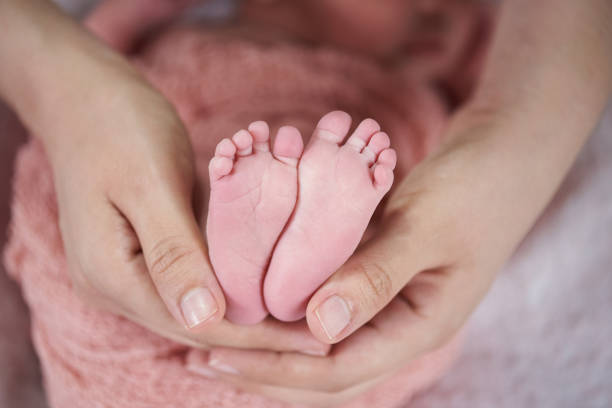istock Cute liitle toes of baby 964026422