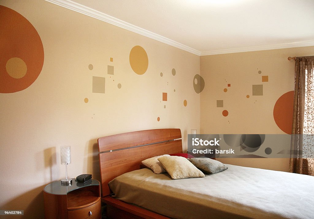 Design della moderna camera da letto - Foto stock royalty-free di Accogliente