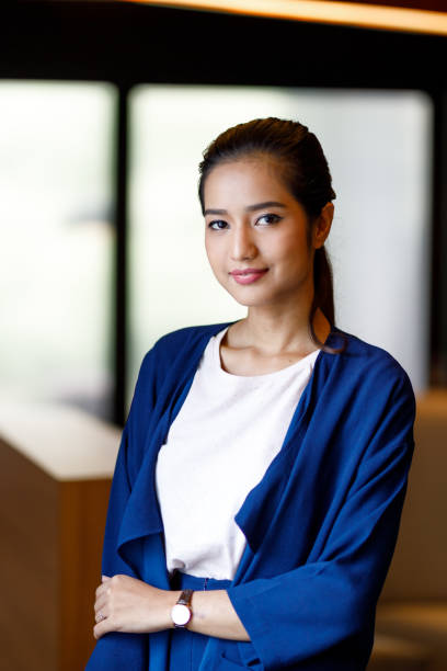istock Asian Woman In Modern Office 964048114