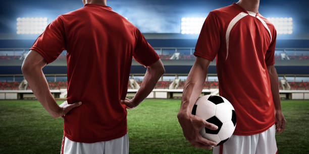 uniforme de jugador de fútbol - back and forwards fotografías e imágenes de stock