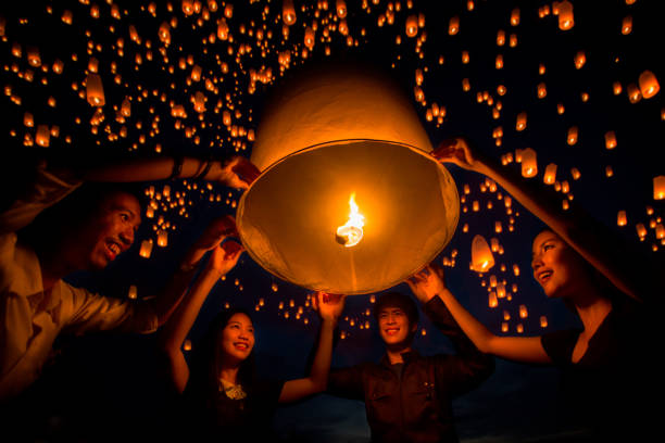 friend group enjoy yeepeng festival togather in thailand - togather imagens e fotografias de stock