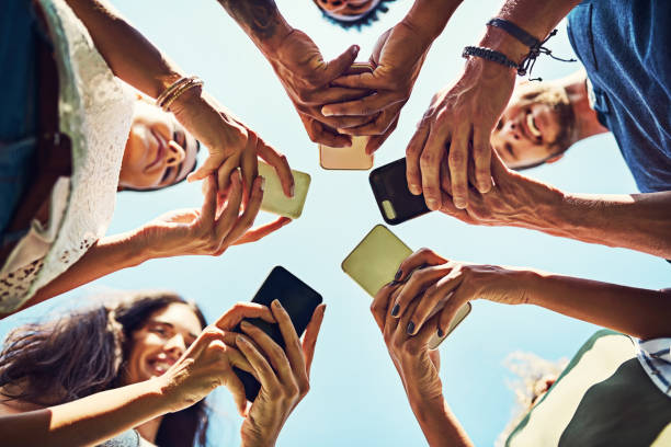 istock What's happening in your social circle? 964162650