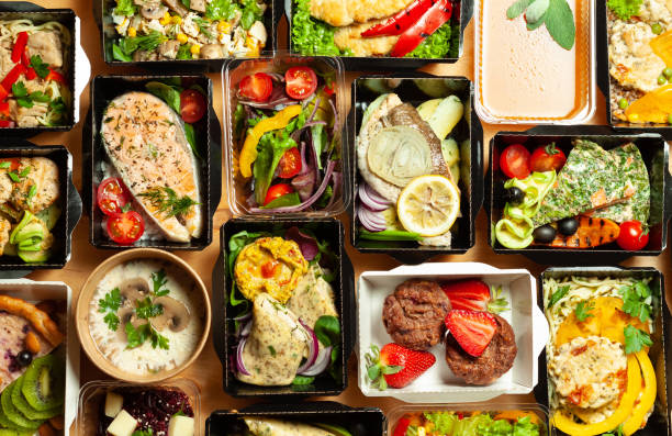 食品の段ボール箱がたくさん - cutlet leaf vegetable vegetable prepared potato ストックフォトと画像