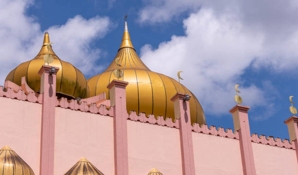 istock Mosque in Kuching Malaysia 964170276