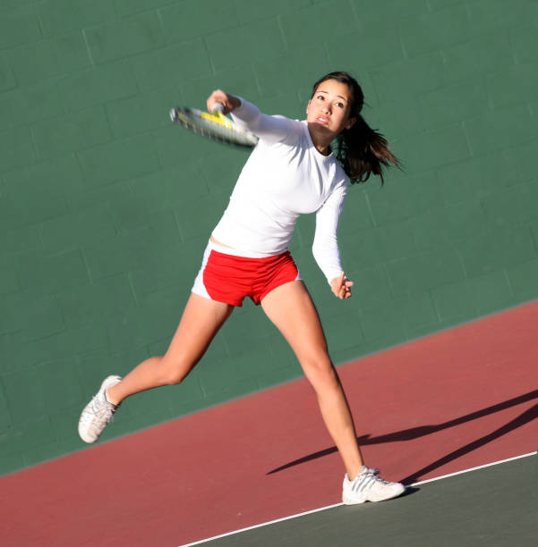 girl テニス - tennis serving playing women ��ストックフォトと画像