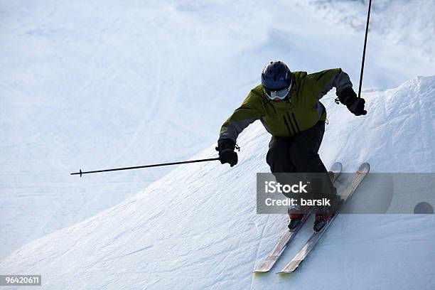 Foto de Esquiador e mais fotos de stock de Colina - Colina, Esqui - Esqui e snowboard, Homens