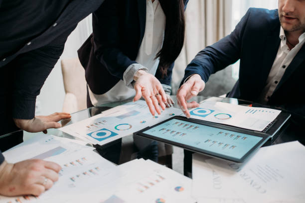 istock business meeting management troubleshooting papers 964262446