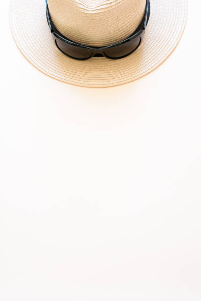 istock Pink straw hat with  sunglasses on paper background. Summer concept 964296318