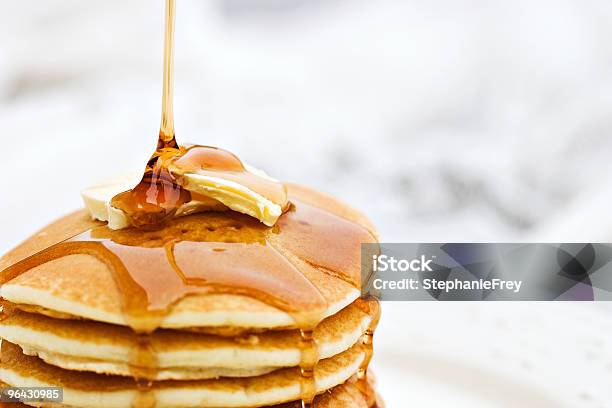 Photo libre de droit de Crêpes banque d'images et plus d'images libres de droit de Pancake - Pancake, Petit déjeuner, Sirop d'érable