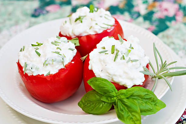 gefüllte tomaten - stuffed tomato stock-fotos und bilder