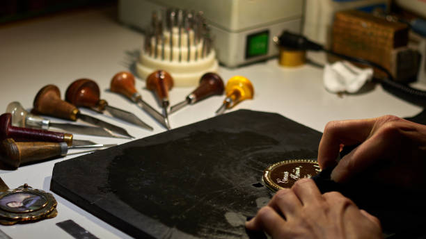 istock engraver engrave the drawing on the sketch. 964391534