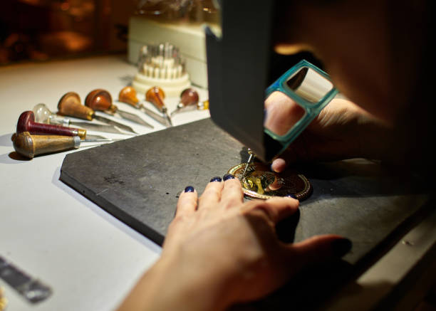 istock engraver engrave the drawing on the sketch. 964391920