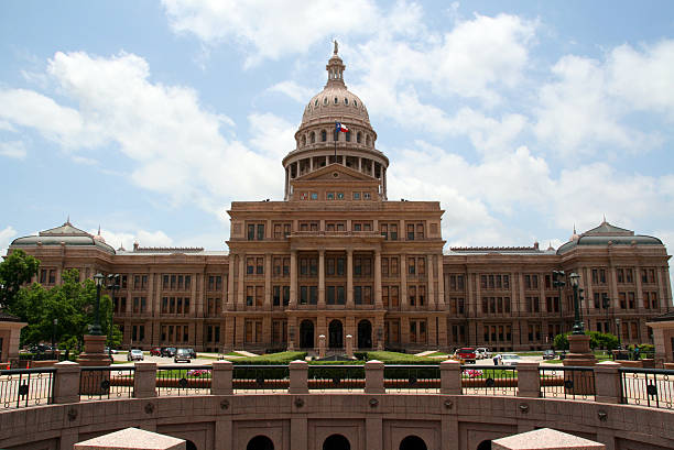 istock Big and ancient State Capitol Building in Austin, Texas 96439375