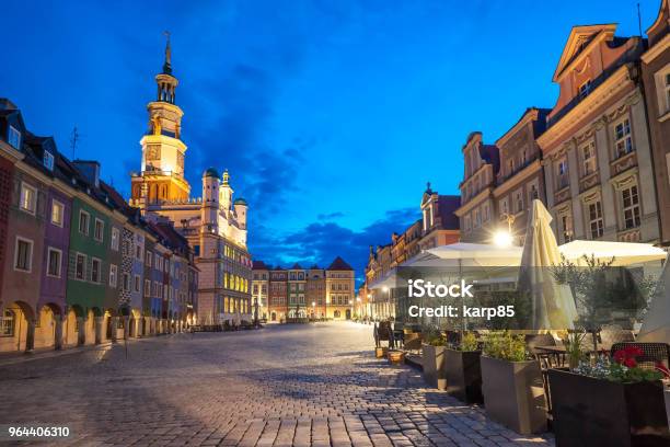 Foto de Cidade De Poznan e mais fotos de stock de Cidade Velha - Cidade Velha, Noite, Antigo