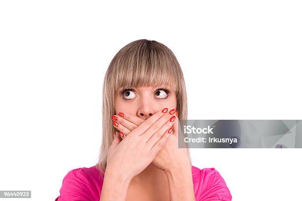 과묵 젊은 여자 자신의 위의 손가락 입술모양 개념에 대한 스톡 사진 및 기타 이미지 - 개념, 금지됨, 몸짓