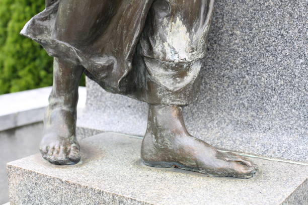 istock Bronze Feet on a Sculpture 964409296