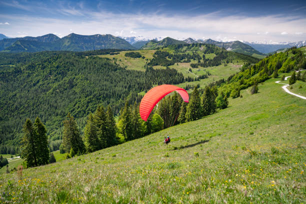 start paralotni, zwölferhorn, salzkammergut, austria - wolfgangsee zdjęcia i obrazy z banku zdjęć