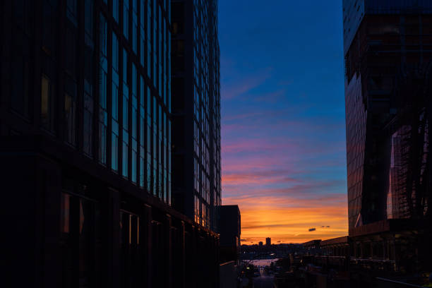 건물만 하 탄 뉴욕 - skyscraper low angle view new york city night 뉴스 사진 이미지