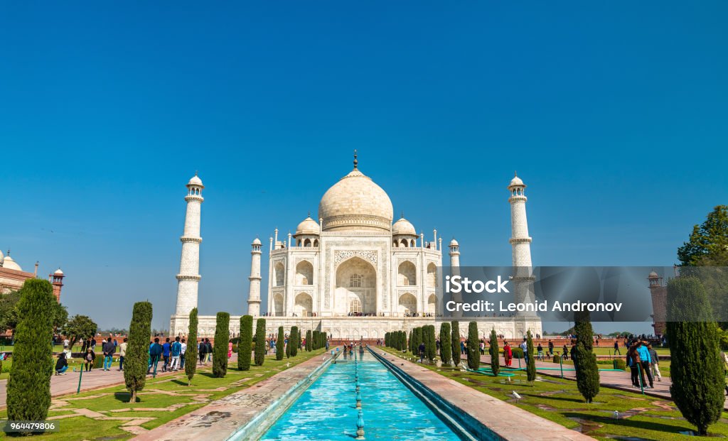 O Taj Mahal, o mais famoso monumento da Índia. Agra - Uttar Pradesh - Foto de stock de Taj Mahal royalty-free