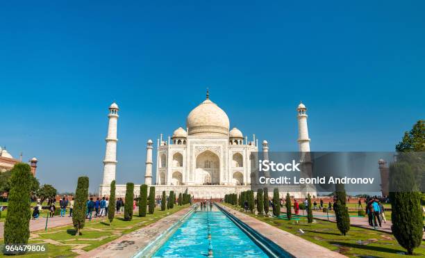Foto de O Taj Mahal O Mais Famoso Monumento Da Índia Agra Uttar Pradesh e mais fotos de stock de Taj Mahal