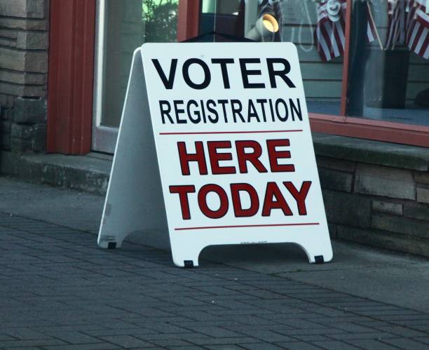 istock Sign On The Sidewalk For Voter Registration 964554026