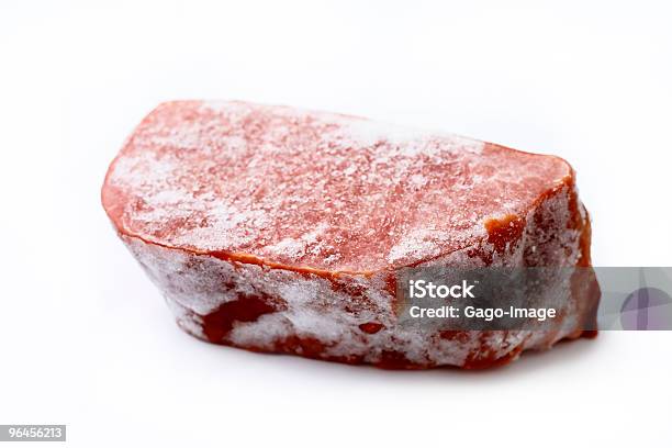 Foto de Frozen Carne Vermelha Em Fundo Branco e mais fotos de stock de Congelado - Congelado, Bife, Carne