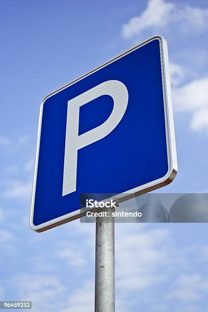 駐車場 - カラー画像のストックフォトや画像を多数ご用意 - カラー画像, サービス, メタリック