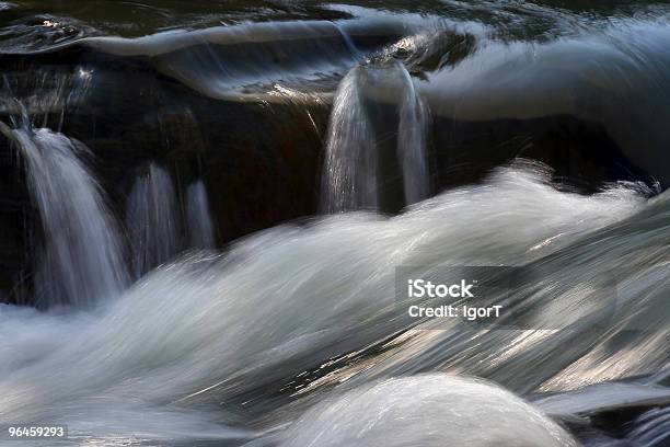 Rapida Flusso - Fotografie stock e altre immagini di Chiuso - Chiuso, Cascata, Fiume