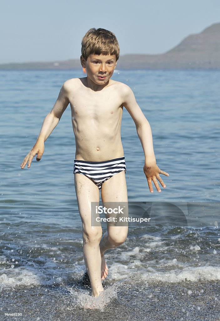 남자아이 대한 배경 바다빛 - 로열티 프리 남자 수영복 스톡 사진