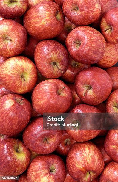 Jabłka - zdjęcia stockowe i więcej obrazów Bez ludzi - Bez ludzi, Czerwony, Dieta niskowęglowodanowa