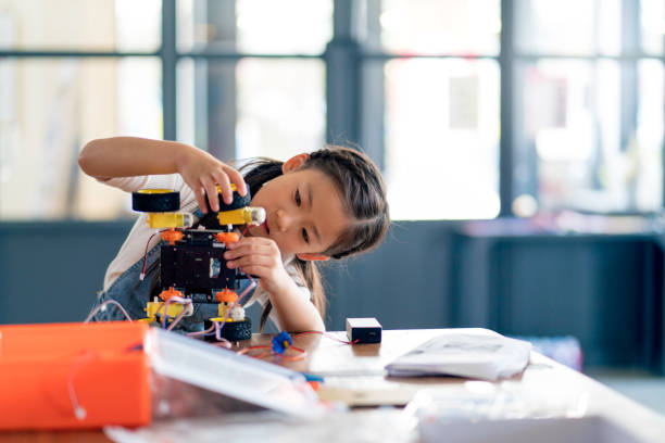 young girl working on a robot design - stem imagens e fotografias de stock