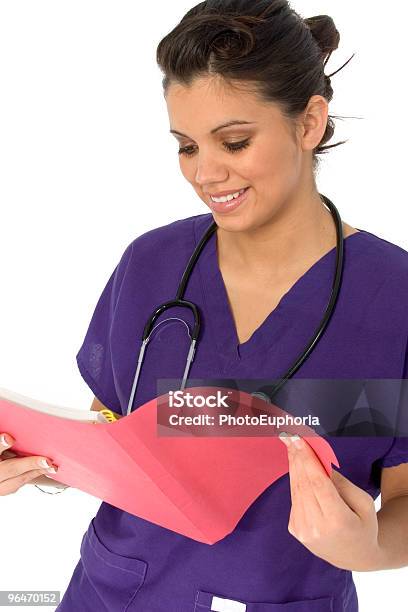 Schöne Hispanic Krankenschwester Stockfoto und mehr Bilder von 20-24 Jahre - 20-24 Jahre, Akte, Berufliche Beschäftigung