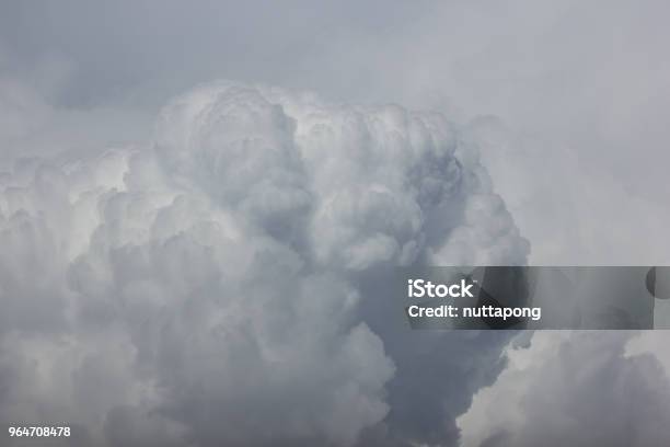 Kuvapankin valokuva otsikolla Cloud Scape Cloud Trooppiselta Taivaalta – Lataa kuva nyt - Aurinkoinen, Day, Ei ihmisiä