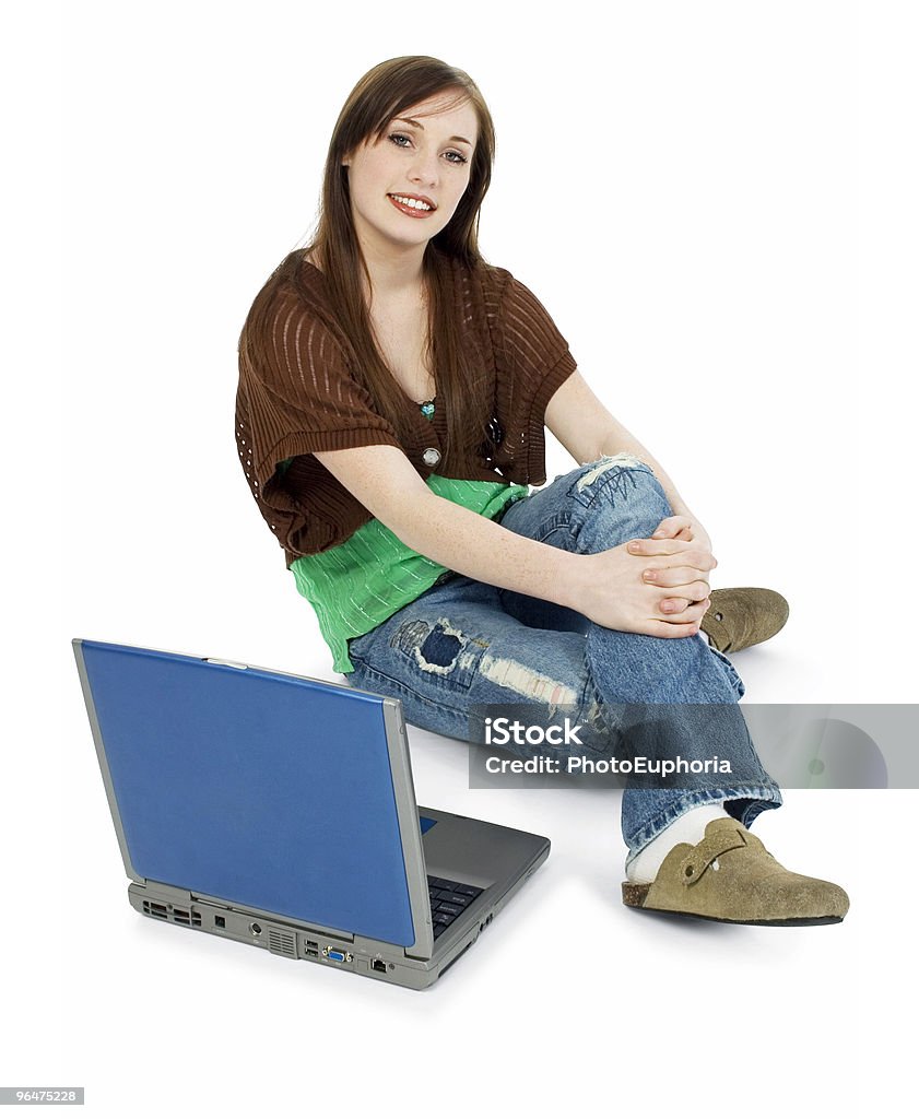 Informal Teen con capacidad para una computadora portátil - Foto de stock de Adolescente libre de derechos