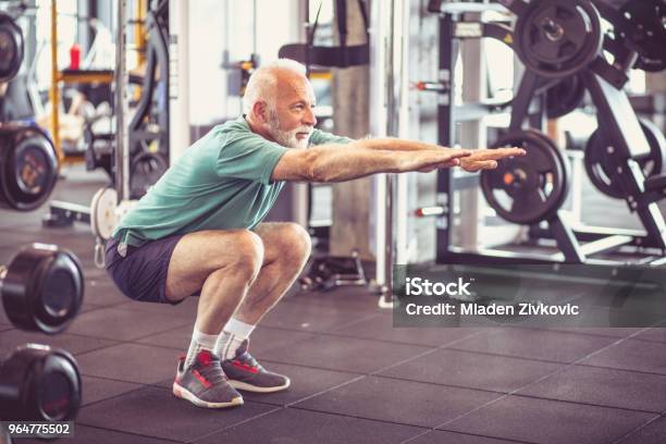 Foto de Exercício e mais fotos de stock de Terceira idade - Terceira idade, Exercício físico, Homens Idosos