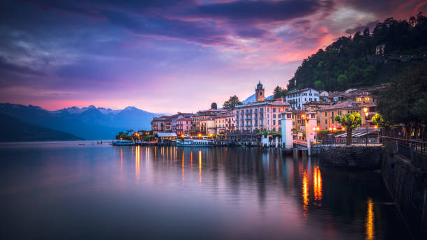 восход солнца над белладжио, озеро комо, италия - italian lake district стоковые фото и изображения