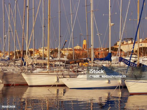 Foto de St Tropez Marina Sul França Cote Dazur e mais fotos de stock de Aldeia - Aldeia, Arquitetura, Casa