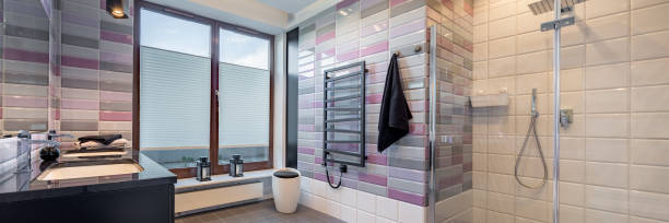 casa de banho com azulejos de tijolo - blinds wood bathroom indoors - fotografias e filmes do acervo