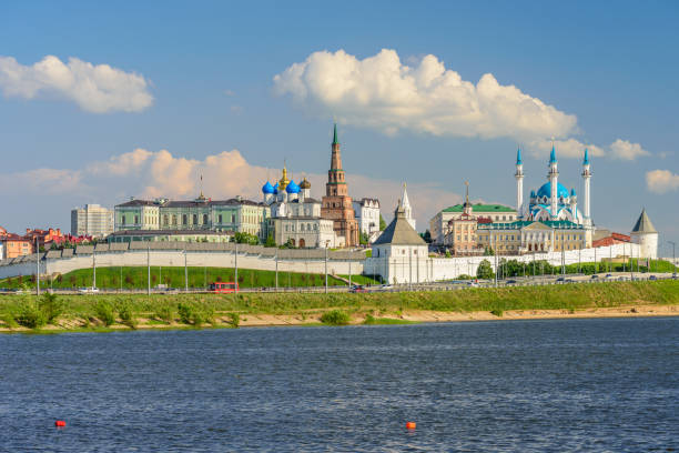 vista para o kremlin kazan - tatar - fotografias e filmes do acervo