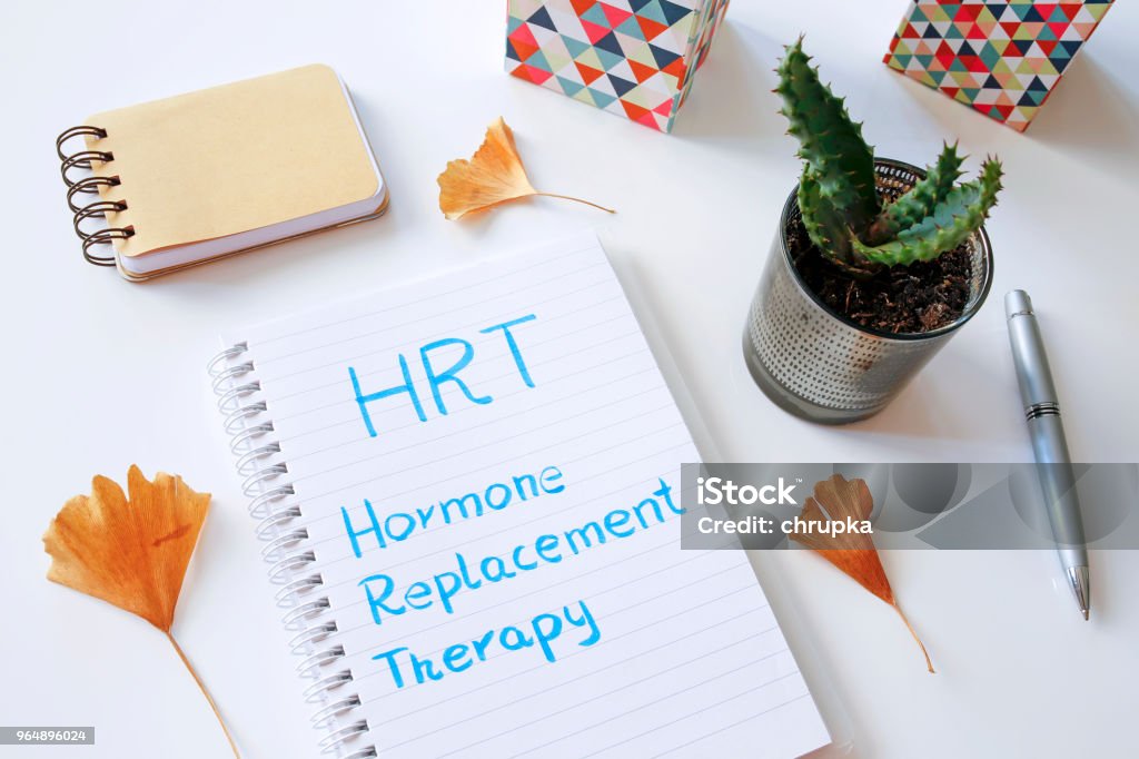 HRT Hormone Replacement Therapy geschreven in notebook - Royalty-free HRT-pil Stockfoto