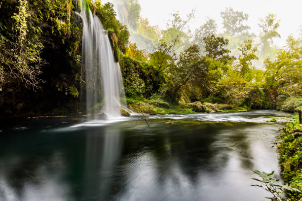 hermosa cascada - waterfall antalya turkey forest fotografías e imágenes de stock