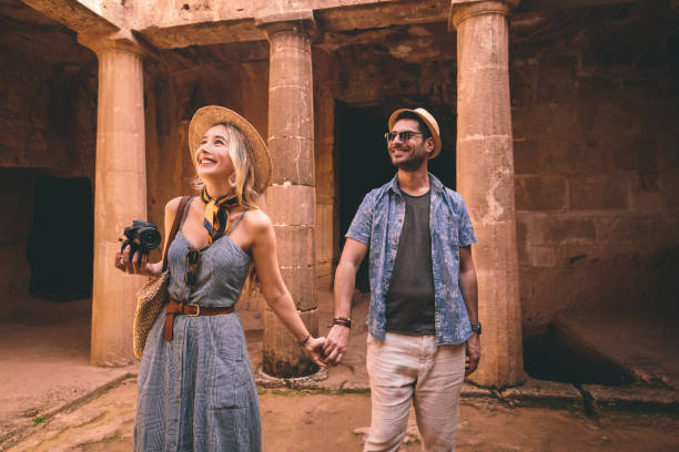 istock Tourists couple on summer vacations visiting Roman architecture ancient monument 964911112