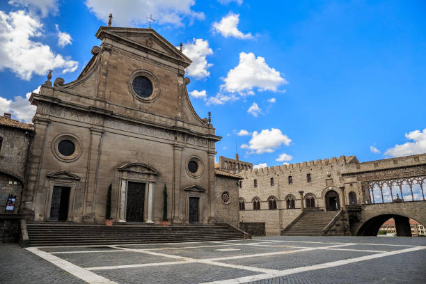 istock Piazza di San Lorenzo in Viterbo 964925972