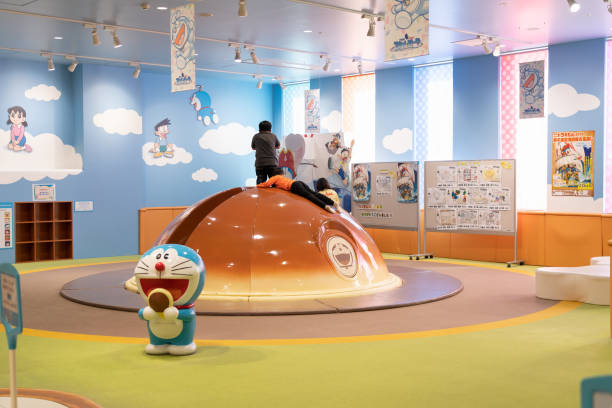 parque infantil de doraemon en nuevo aeropuerto de chitose, hokkaido, japón en 30 de marzo de 2018 - new chitose fotografías e imágenes de stock